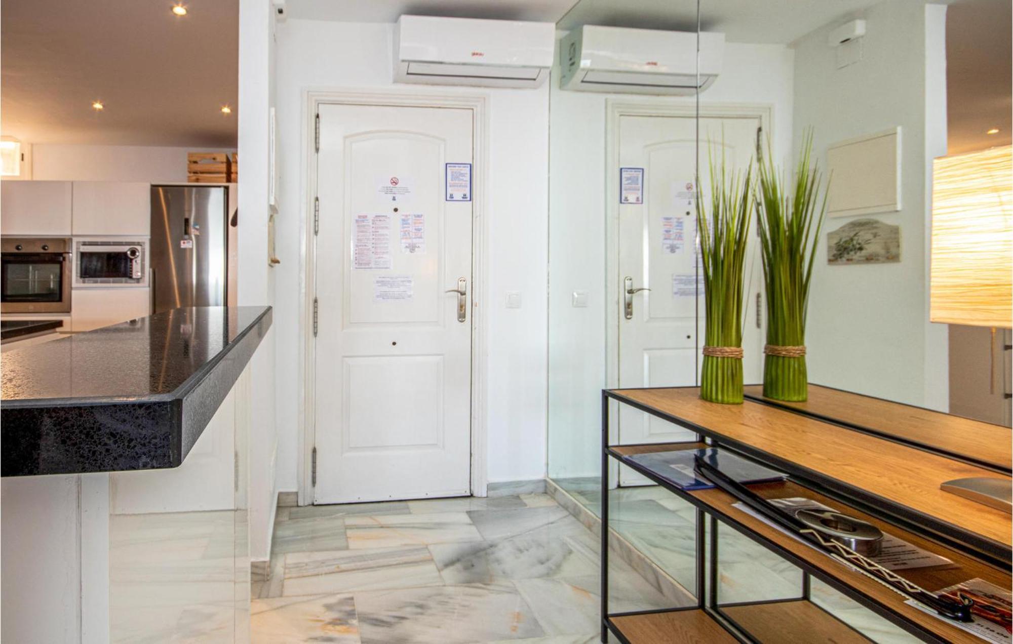 3 Bedroom Gorgeous Apartment In Calahonda Sitio de Calahonda Exterior foto