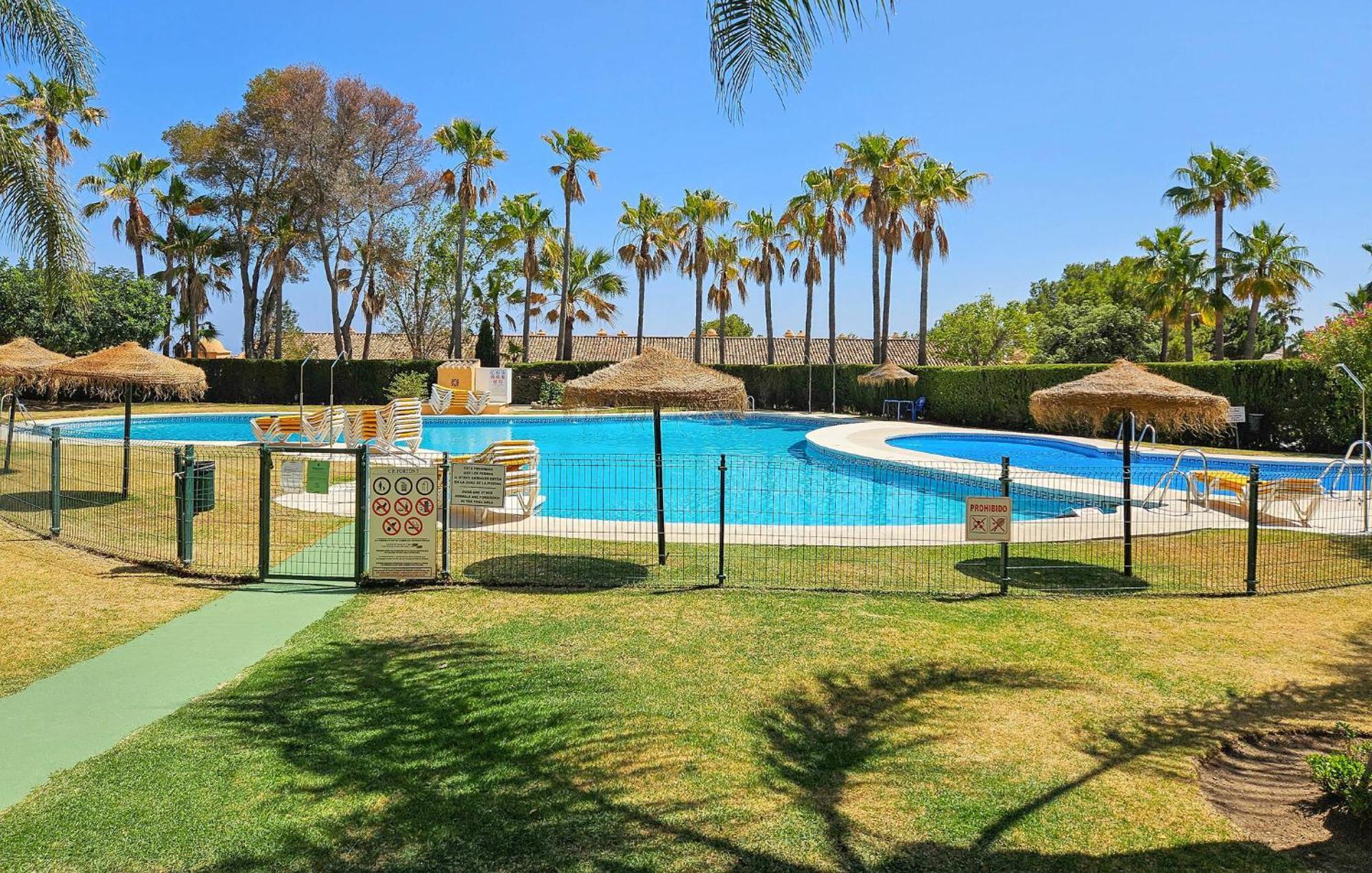 3 Bedroom Gorgeous Apartment In Calahonda Sitio de Calahonda Exterior foto